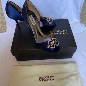 Badgley Mischka Salsa Pump, Navy Satin